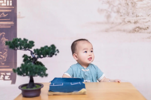 台州宝宝眼睛突然肿了